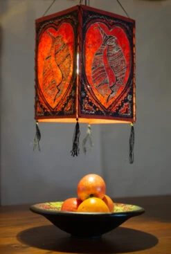 Lokta Papier Hänge Lampenschirm, Deckenleuchte Aus Handgeschöpftem Papier - Lucky Fish Rot - 28x18x18 Cm 8 Lokta Papier Hänge Lampenschirm, Deckenleuchte Aus Handgeschöpftem Papier - Lucky Fish Rot - 28x18x18 Cm -Laden Für Heimbeleuchtung 2 21 37357