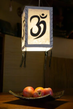 Lokta Papier Hänge Lampenschirm, Deckenleuchte Aus Handgeschöpftem Papier - Om Weiß - 28x18x18 Cm 8 Lokta Papier Hänge Lampenschirm, Deckenleuchte Aus Handgeschöpftem Papier - Om Weiß - 28x18x18 Cm -Laden Für Heimbeleuchtung 2 21 38178 lampe