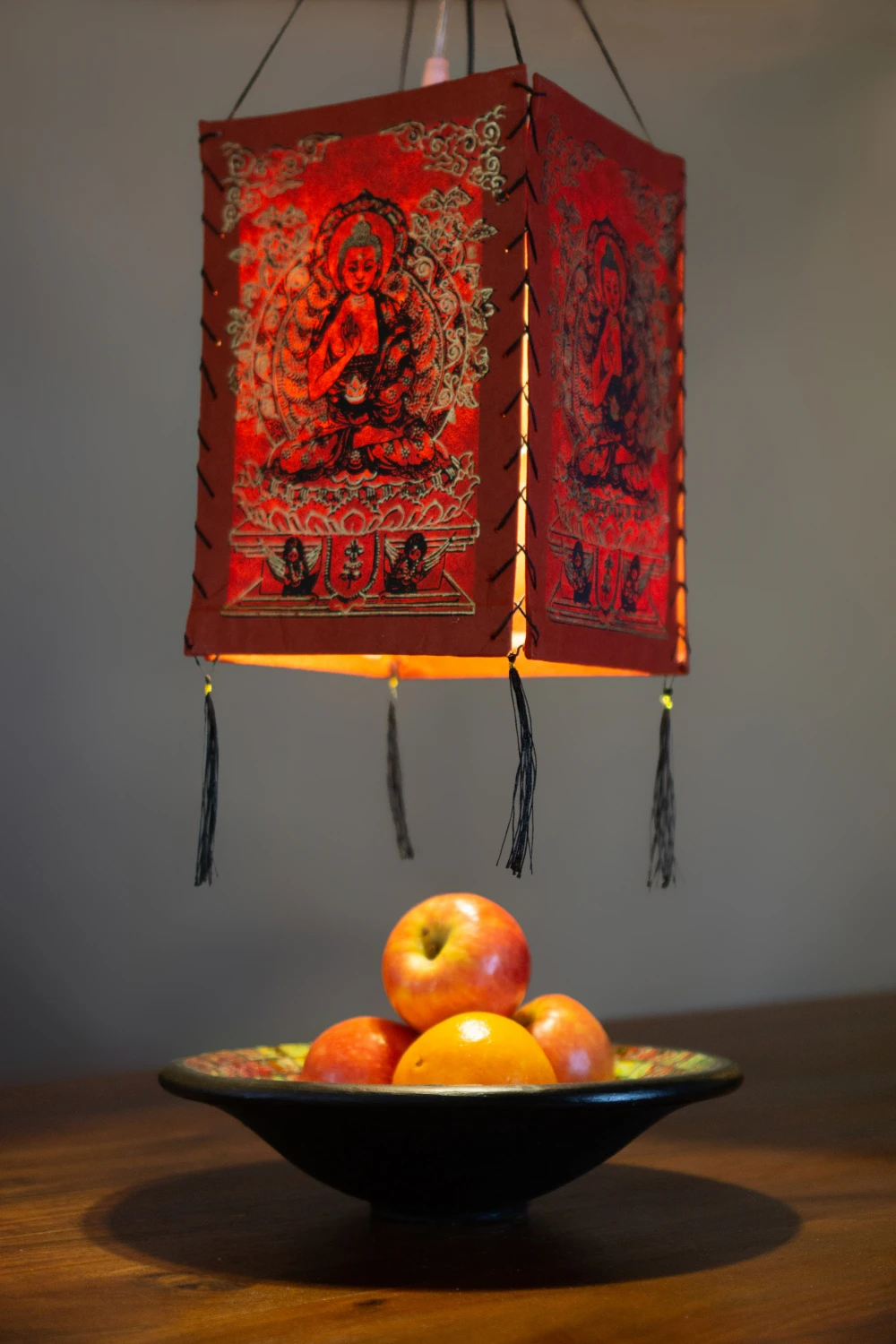 Lokta Papier Hänge Lampenschirm, Deckenleuchte Aus Handgeschöpftem Papier - Buddha 2 Rot - 28x18x18 Cm 5 Lokta Papier Hänge Lampenschirm, Deckenleuchte Aus Handgeschöpftem Papier - Buddha 2 Rot - 28x18x18 Cm – Bild 3