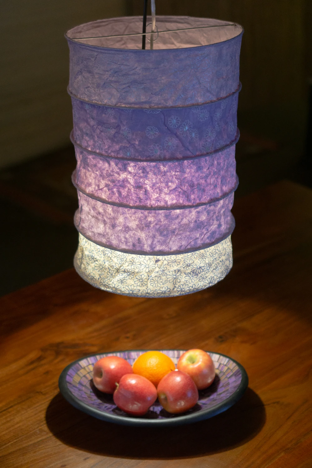 Runde Boho Papier Hängelampe, Lokta Papierlampenschirm Everest, Handgeschöpftes Papier - Violett - 40x28x28 Cm 5 Runde Boho Papier Hängelampe, Lokta Papierlampenschirm Everest, Handgeschöpftes Papier - Violett - 40x28x28 Cm – Bild 3