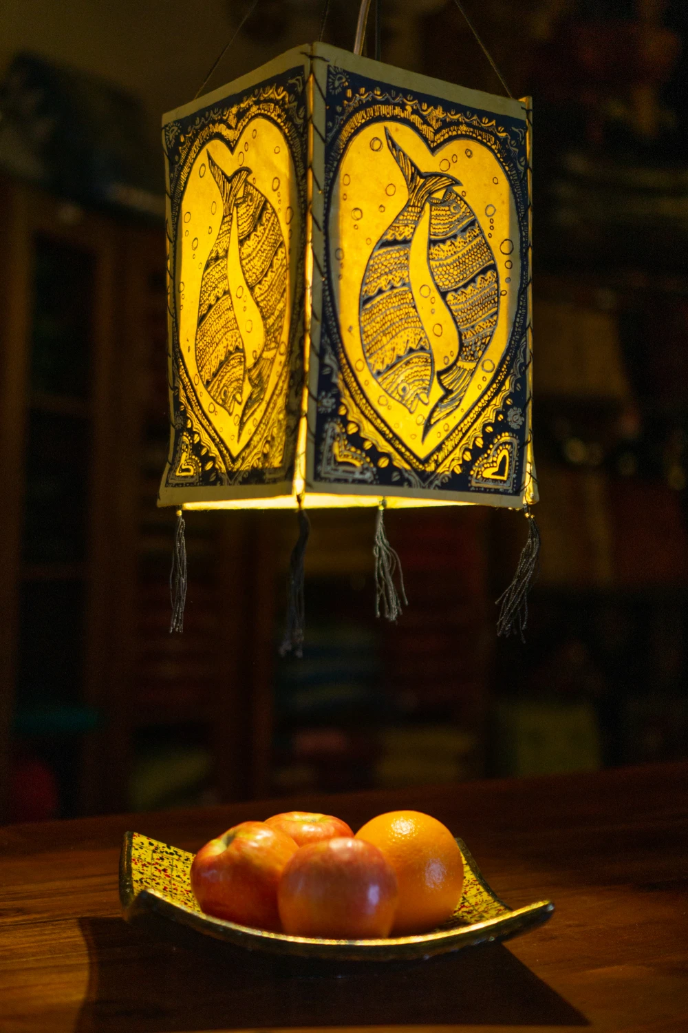 Lokta Papier Hänge Lampenschirm, Deckenleuchte Aus Handgeschöpftem Papier - Lucky Fish Gelb - 28x18x18 Cm 5 Lokta Papier Hänge Lampenschirm, Deckenleuchte Aus Handgeschöpftem Papier - Lucky Fish Gelb - 28x18x18 Cm – Bild 3