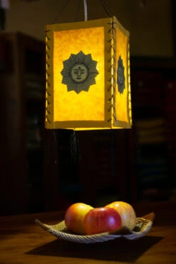 Lokta Papier Hänge Lampenschirm, Deckenleuchte Aus Handgeschöpftem Papier - Lucky Sonne Gelb - 35x20x20 Cm 10 Lokta Papier Hänge Lampenschirm, Deckenleuchte Aus Handgeschöpftem Papier - Lucky Sonne Gelb - 35x20x20 Cm -Laden Für Heimbeleuchtung 37366