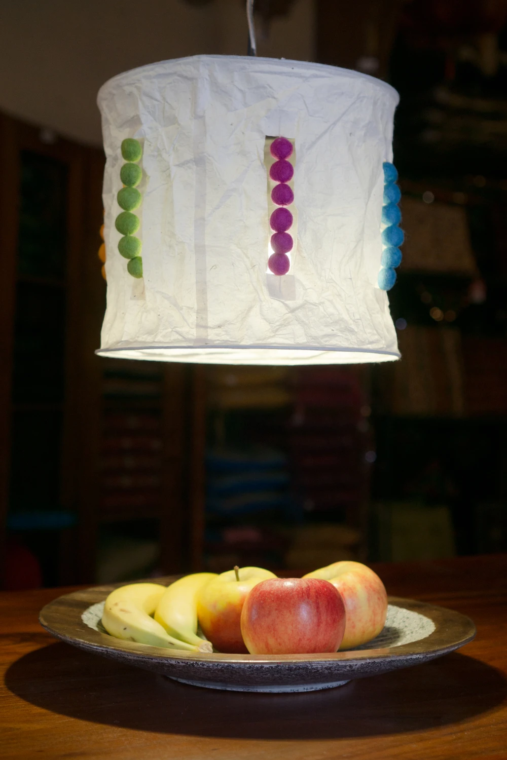 Runde Boho Papier Hängelampe, Lokta Papierlampenschirm Annapurna, Handgeschöpftes Papier - Natur/bunt - 25x28x28 Cm Ø28 Cm 6 Runde Boho Papier Hängelampe, Lokta Papierlampenschirm Annapurna, Handgeschöpftes Papier - Natur/bunt - 25x28x28 Cm Ø28 Cm – Bild 4