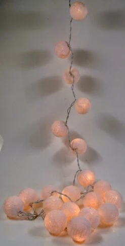 Stoff Ball Lichterkette, LED Kugel Lampion Lichterkette - Weiß -Laden Für Heimbeleuchtung 5 13dsc04483