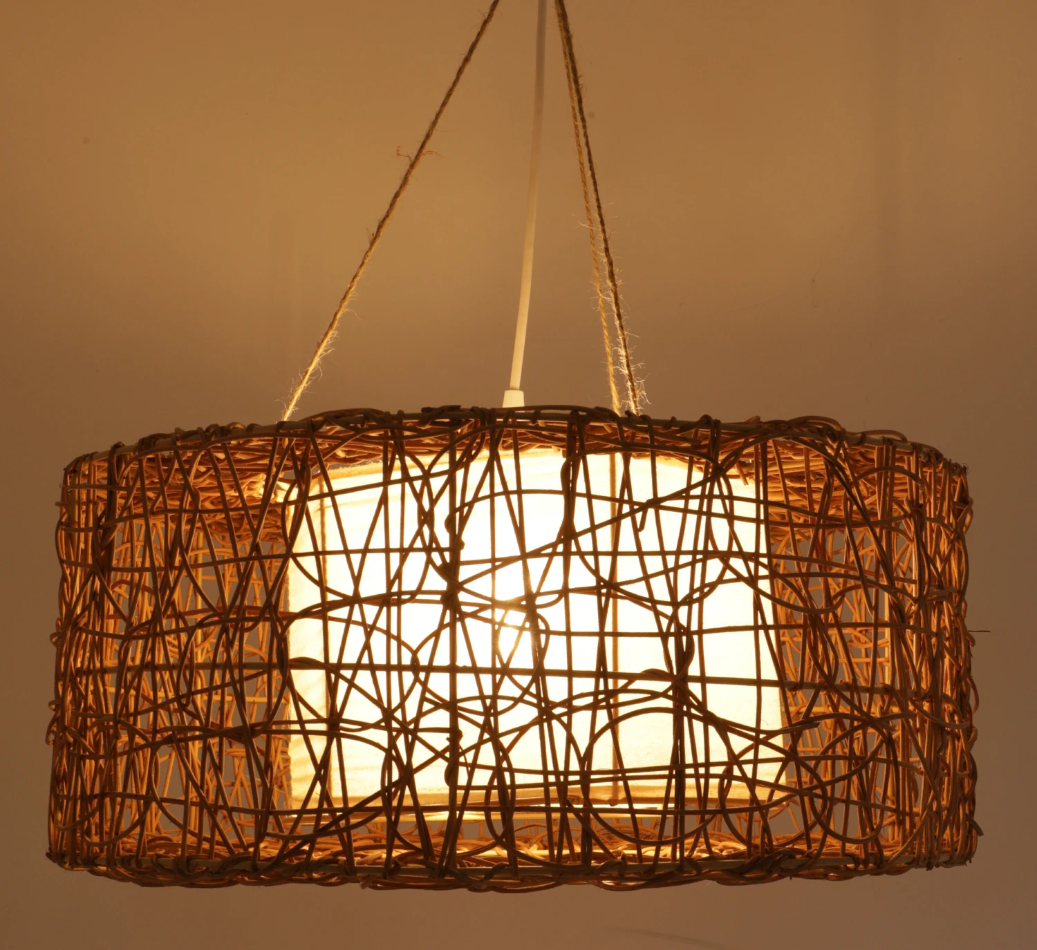 Deckenlampe / Deckenleuchte, In Bali Handgemacht Aus Naturmaterial, Rattan, Sisal - Modell Simba Braun - 20x50x50 Cm Ø50 Cm 7 Deckenlampe / Deckenleuchte, In Bali Handgemacht Aus Naturmaterial, Rattan, Sisal - Modell Simba Braun - 20x50x50 Cm Ø50 Cm – Bild 5