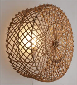 Wandlampe / Wandleuchte, In Bali Handgefertigt Aus Naturmaterial, Rattan - Modell Maumere Braun - 35x35x14 Cm