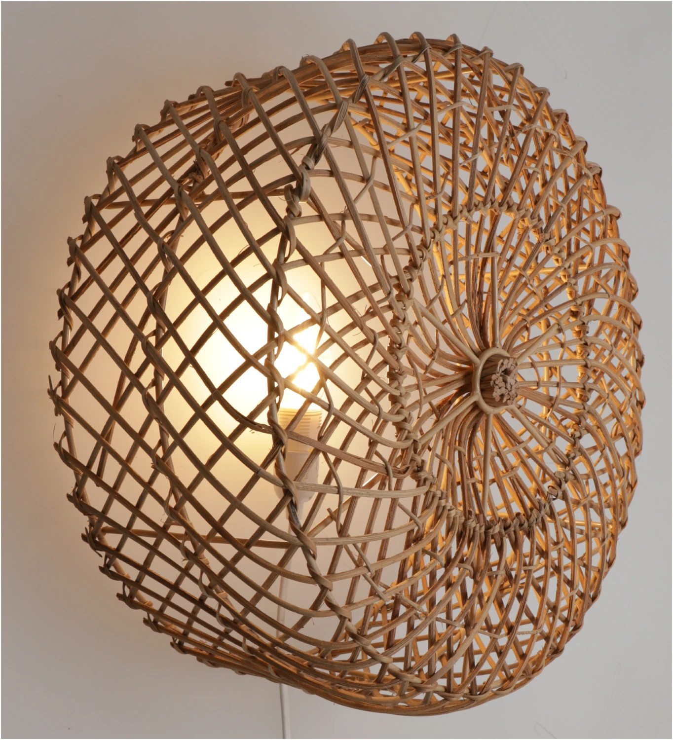 Wandlampe / Wandleuchte, In Bali Handgefertigt Aus Naturmaterial, Rattan - Modell Maumere Braun - 35x35x14 Cm 3 Wandlampe / Wandleuchte, In Bali Handgefertigt Aus Naturmaterial, Rattan - Modell Maumere Braun - 35x35x14 Cm