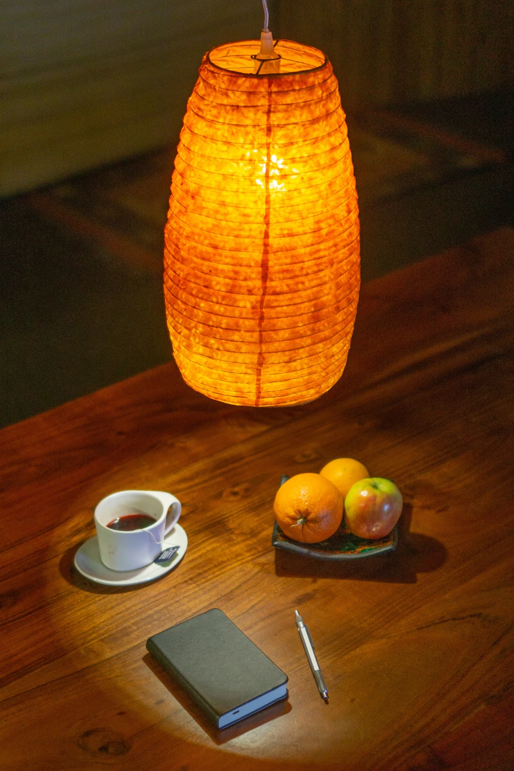 Kleiner Ovaler Lokta Papierlampenschirm, Hängelampe Coronada - Orange - 42x22x22 Cm 5 Kleiner Ovaler Lokta Papierlampenschirm, Hängelampe Coronada - Orange - 42x22x22 Cm – Bild 3