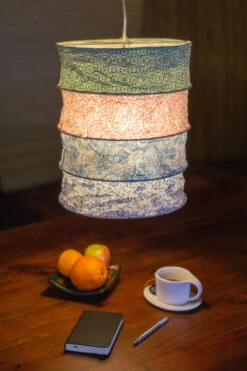 Runde Papier Hängelampe, Lokta Papierlampenschirm Kailash, Handgeschöpftes Papier - Grün/pink/blau - 35x28x28 Cm -Laden Für Heimbeleuchtung lampe 39580