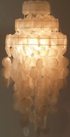 Deckenlampe / Deckenleuchte, Muschelleuchte Aus Hunderten Capiz, Perlmutt Plättchen - Modell Sakawa 60 Cm - Weiß