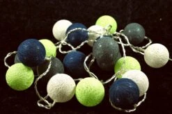 Stoff Ball Batterielichterkette 3xAA, LED Kugel Lichterkette - Grün/blau/grau 5 Stoff Ball Batterielichterkette 3xAA, LED Kugel Lichterkette - Grün/blau/grau -Laden Für Heimbeleuchtung xtaust 7 16dsc02374